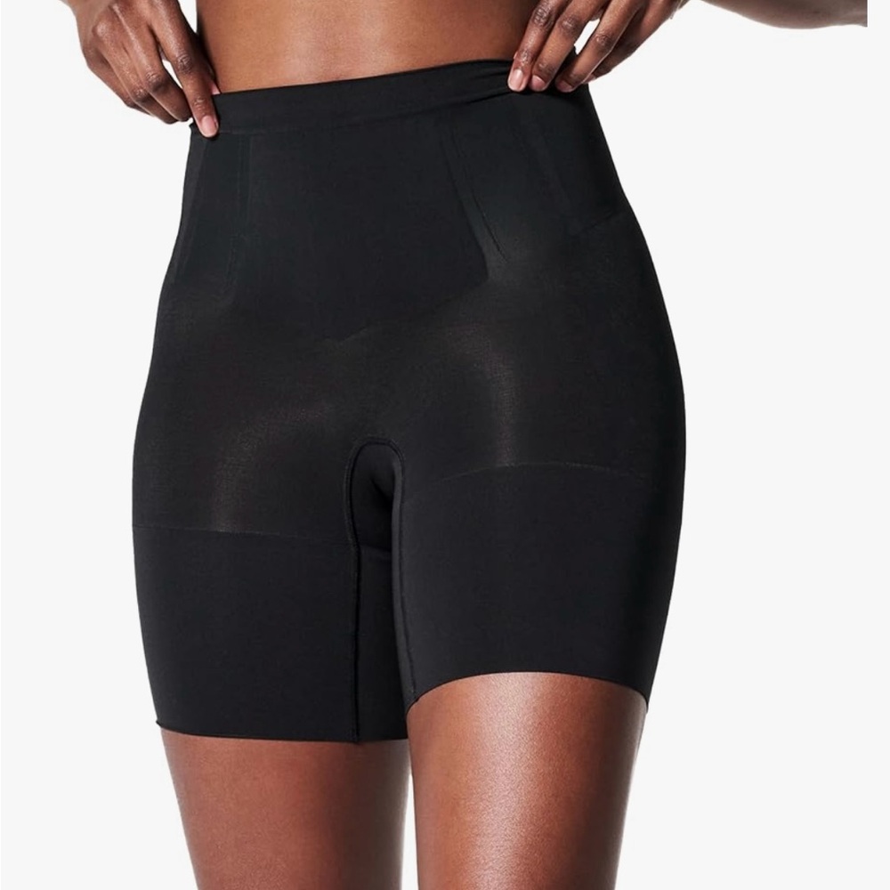 Spanx Sculpt Mid Thigh Shorts